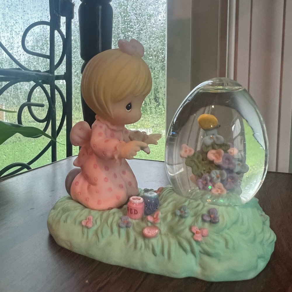 Precious Moments Figurine